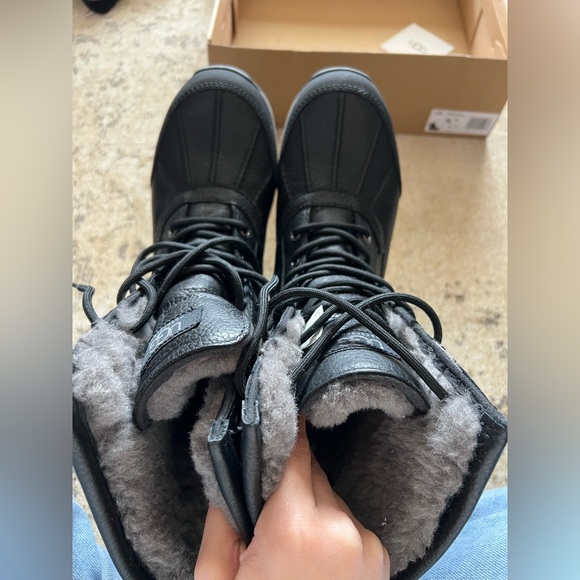 UGG Adirondack Boot 3 Women's Black Lace-Up Winter Boots - Picture 5 of 7